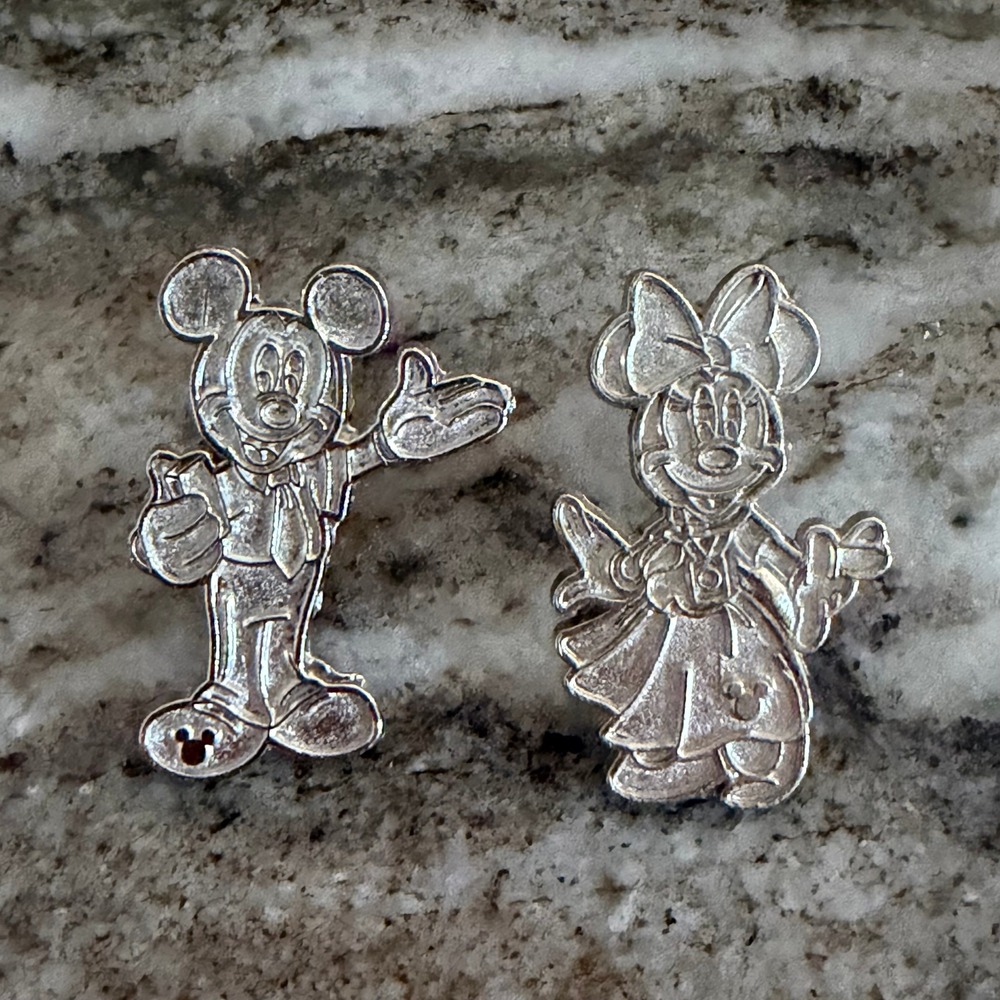 Disney Mickey Minnie Mouse Silver Chaser Hidden Mickey Pins Set of 2